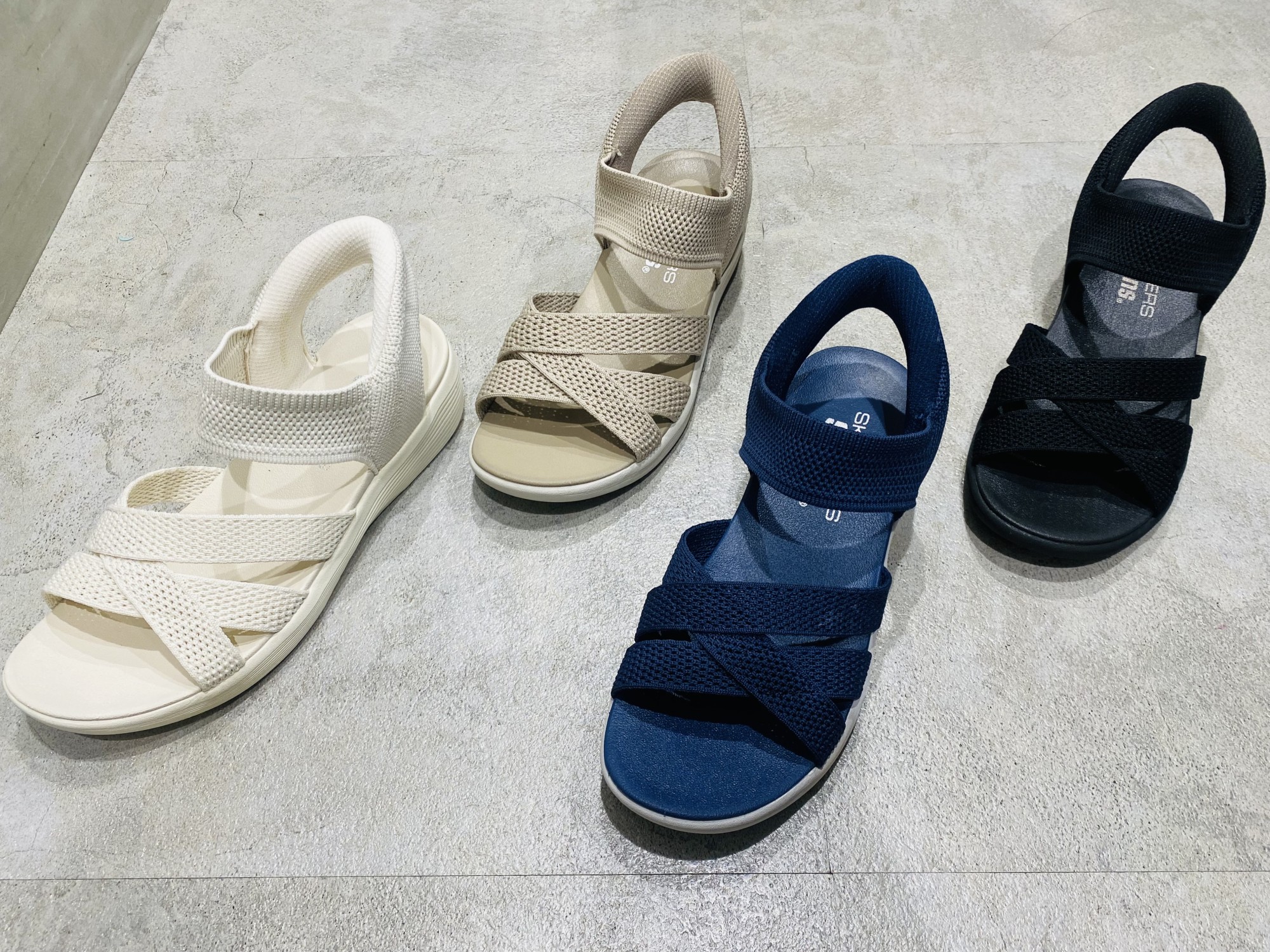 SKECHERSの新作サンダル