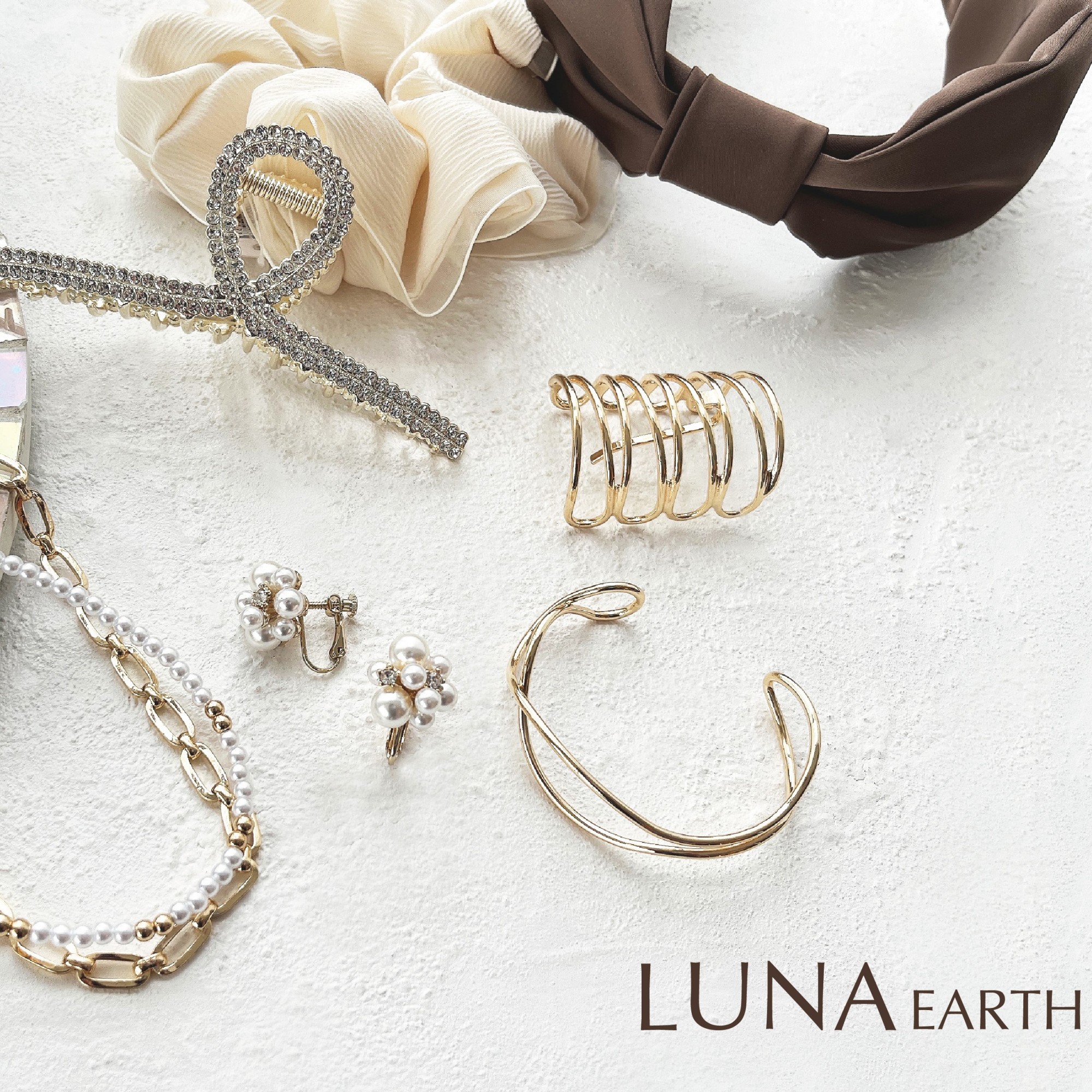LUNA EARTH